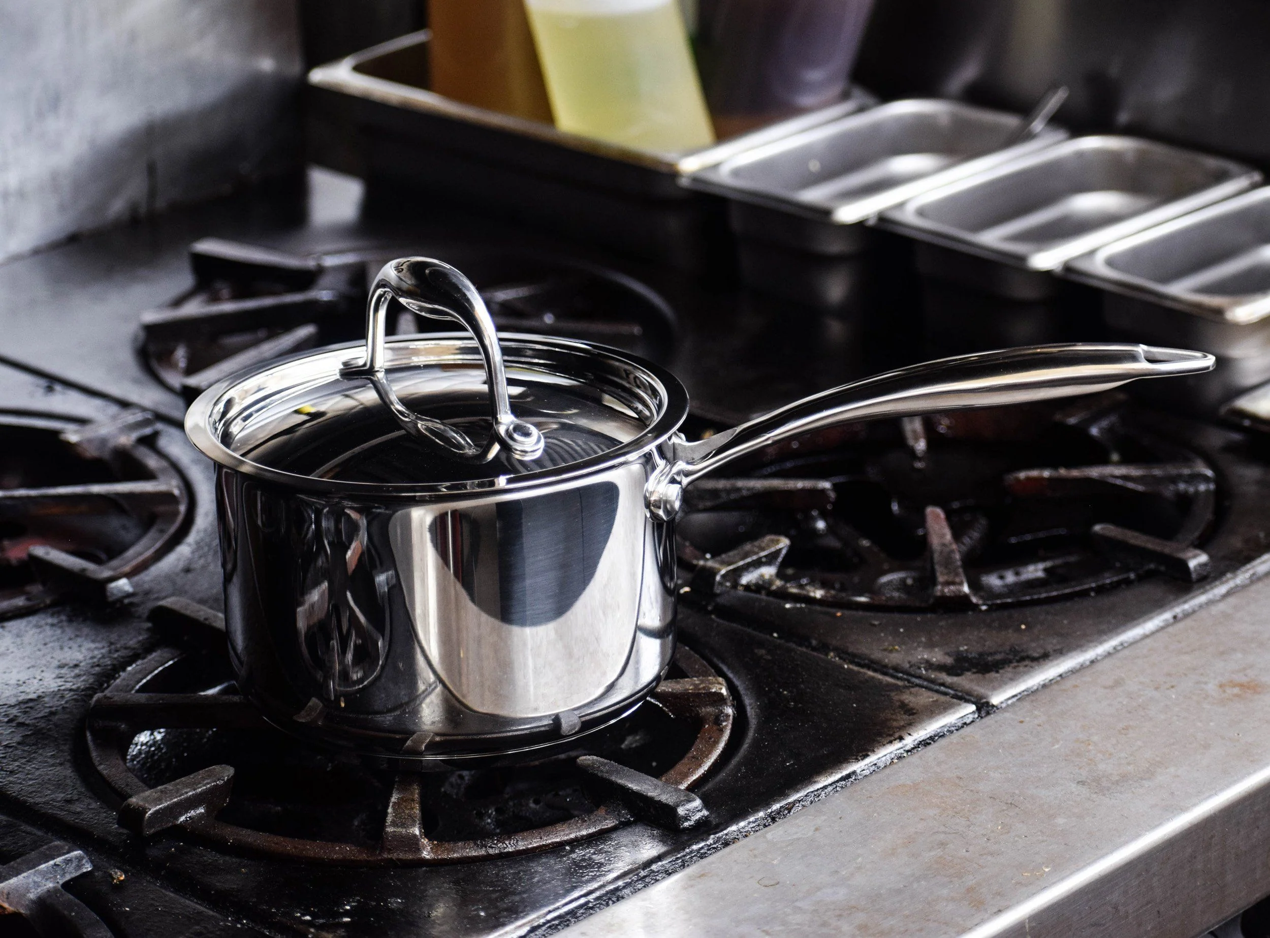 Meyer Accolade Stainless Steel 3L Saucepan with cover, Made in Canada - Image 3