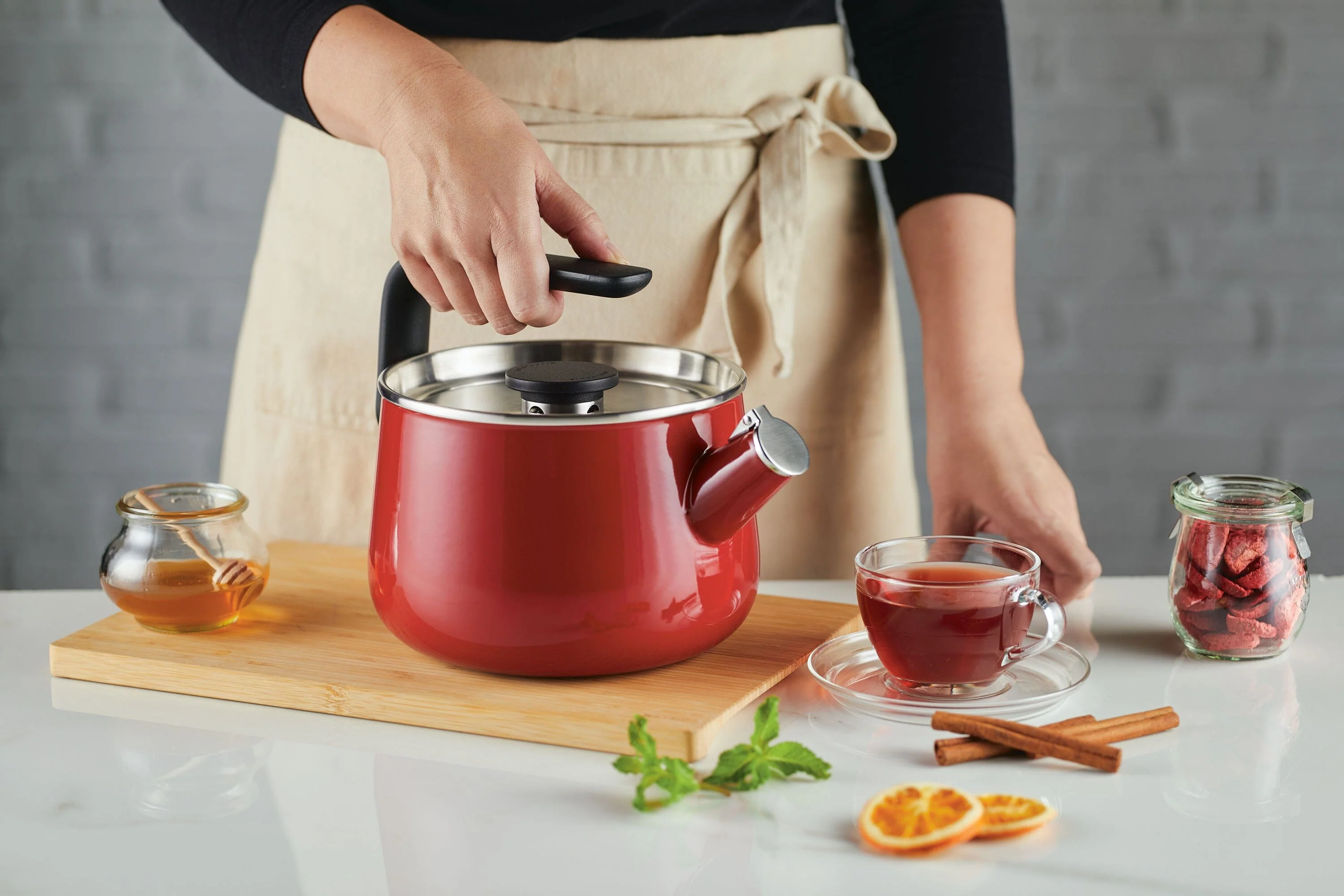 KitchenAid Enamel-On-Steel Kettle, 2Qt empire red - Image 3