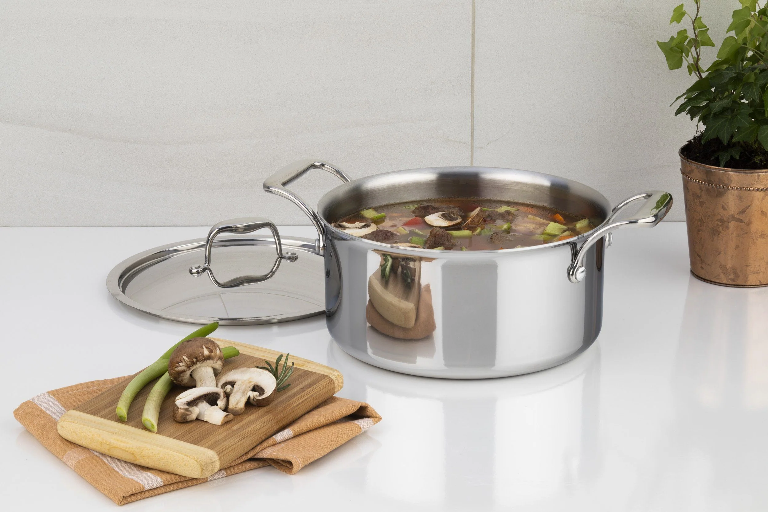 Meyer SuperSteel Tri-Ply Clad Stainless Steel 9L Dutch Oven with cover, Made in Canada - Image 4